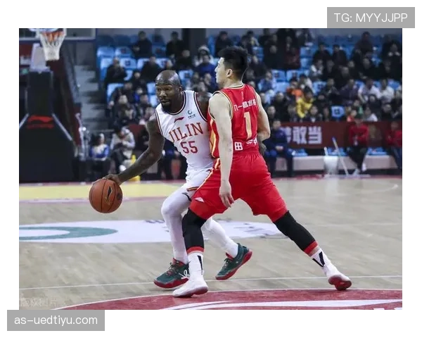 篮球比赛中回场违例的判定标准是什么